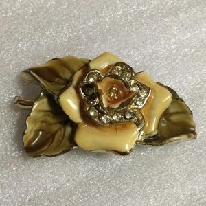Elegant Floral Brooch with Rhinestones